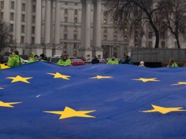 Евросоюз упростит выдачу виз для всех украинцев до начала весны