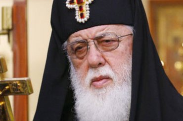Грузинскому патриарху на 80-летие подарили восьмиметровую чурчхелу