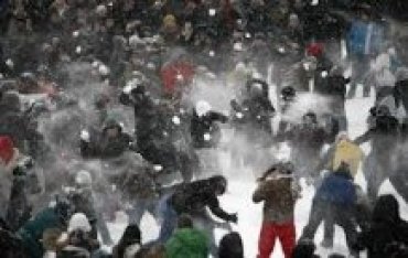 В Петербурге полиция разогнала флэшмоб «Снежная битва»