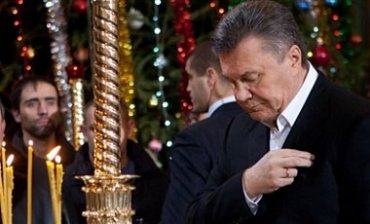 Янукович привез в женский монастырь свою посуду и священника