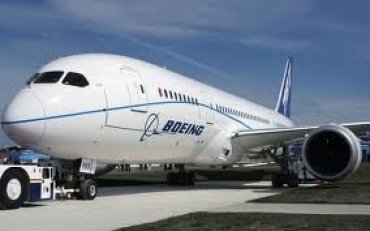 Кабмин арендует самолеты, чтобы вывезти пассажиров «АэроСвита»