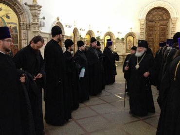 Викарий патриарха Кирилла проверил внешний вид московских священников – и огорчился
