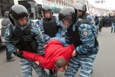 Украинцы считают, что правоохранители защищают власть от народа