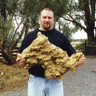 Золотоискатель-любитель нашел золотой самородок весом в 5,5 кг