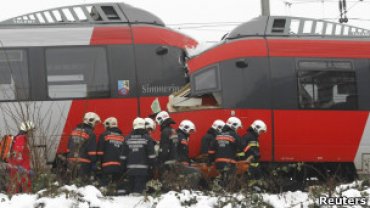 Лобовое столкновение поездов в Австрии: обошлось без жертв