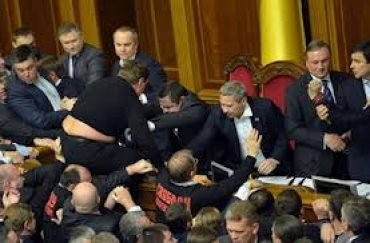Депутат от оппозиции призывает бить «кнопкодавов»