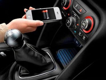 Беспроводная подзарядка для смартфонов может появиться в автомобилях