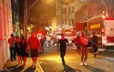 Пожар ночном клубе в Бразилии: 200 погибших