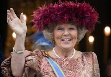 Королева Нидерландов отреклась от престола