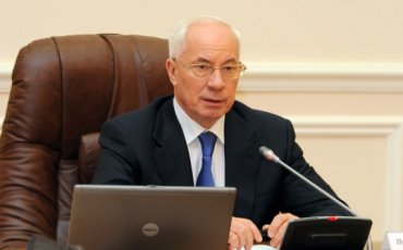 Азаров жалуется на СМИ, которые необоснованной критикой отвлекают чиновников от работы