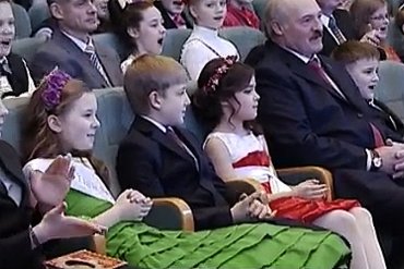 Для Коли Лукашенко специально подбирают девочек-моделей
