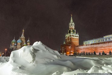 Москву катастрофически завалило снегом