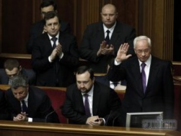 Янукович принял отставку Азарова и всего Кабмина