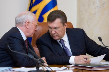 Зачем Янукович сдал Азарова?