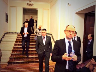 Кличко,Тягнибок и Яценюк пришли к регионалам и Януковичу