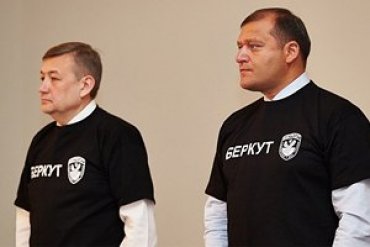 Добкин пришел на сессию в футболке с надписью «Беркут»