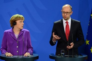Human Rights Watch просит Меркель повлиять на Яценюка