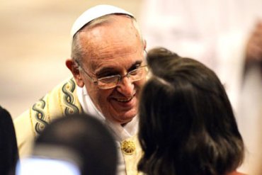 Папа Франциск всретился с испанским транссексуалом и его подругой