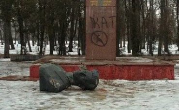 В Харькове снесли памятник Постышеву