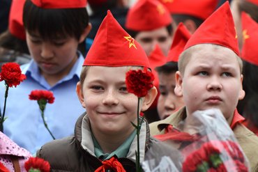 В РФ утвердили программу патриотического воспитания молодежи