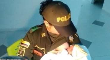 Полицейская-супергерой спасла своей грудью новорожденную от смерти