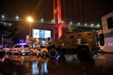 Террориста, устроившего бойню в Стамбуле, так и не поймали