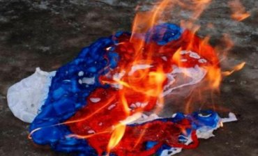 Житель Севастополя пытался сжечь флаг России