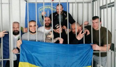 Бунт в Лукьяновском СИЗО: подсудимый «Торнадовец» отрезал себе ухо