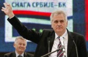 Президент Сербии пригрозил ввести войска в Косово