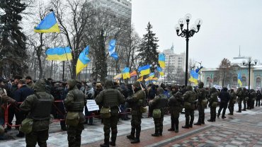 В центр Киева стянули более тысячи вооруженных военных