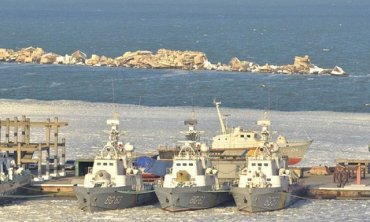 Украинский военный флот вмерз в море