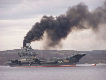 Россияне обиделись на вынужденное сопровождение «Адмирала Кузнецова» британскими кораблями