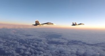 Американские F-15 перехватывают российские истребители