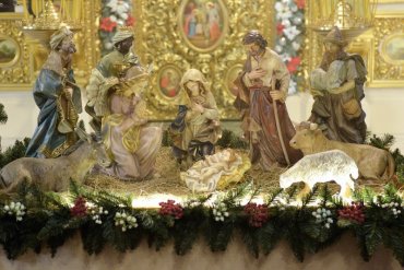 Семья Порошенко подарила храму УПЦ КП рождественский вертеп