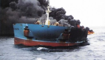 Горящий у побережья Китая иранский танкер вот-вот взорвется
