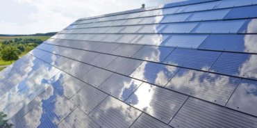 Tesla запустила серийное производство «солнечных крыш»