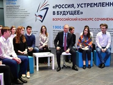 Школьница объяснила Путину важность колгот под джинсами
