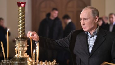 Путин сравнил коммунистическую идеологию с христианством