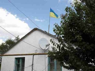 Вывесившего украинский флаг крымчанина осудили на 4 года колонии