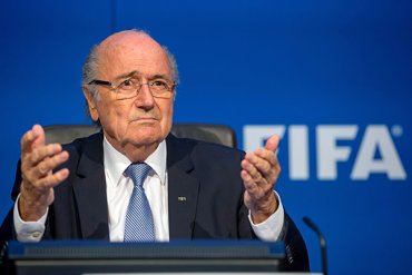 ФИФА обвинили в получении взятки