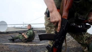 Российский офицер выстрелом в упор застрелил боевика ДНР