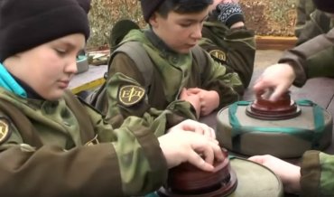 Детей в Крыму учат воевать, чтобы полуостров никогда не стал украинским