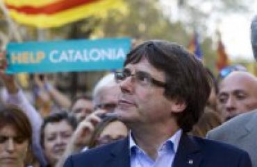 Испанский суд не разрешил Пучдемону возглавить Каталонию