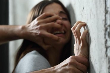 Под Запорожьем на свалке изнасиловали психически больную инвалида детства