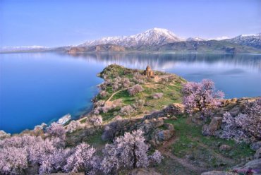 Затонувшее королевство Ван: на дне озера найден таинственный замок, которому 3 тыс лет