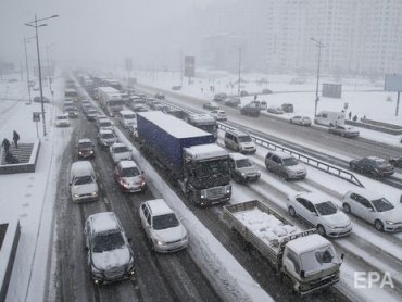 Из обильных снегопадов закрыт проезд для фур во многих регионах Украины