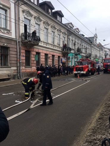 В Тернополе в центре города вспыхнул троллейбус