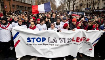 На улицы Парижа против «желтых жилетов» вышли «красные платки»