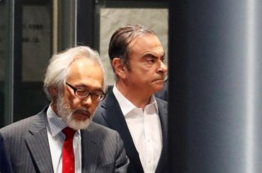 Ожидавший суда экс-глава Nissan тайно сбежал из Японии в коробке