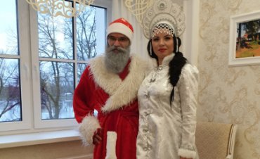 В России отказались поженить Деда Мороза и Снегурочку